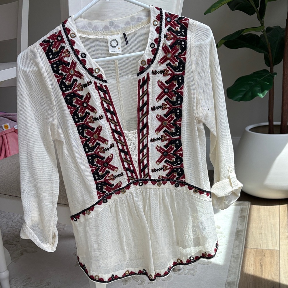 Chic Embroidered Women's Blouse in White and Red